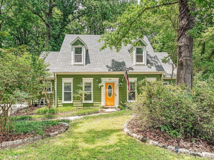 7639 Winterset Drive, Charlotte, NC 28270.  MLS# CAR4270699, YatesRealty ID 22872. 