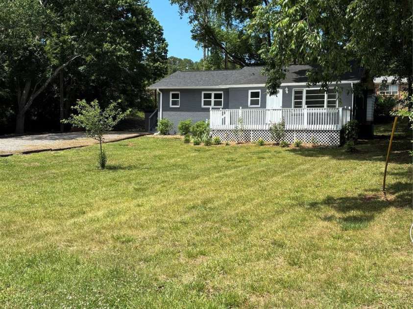 305 Forestway Drive, Mount Holly, NC 28120.  MLS# CAR4378844, YatesRealty ID 22874. 