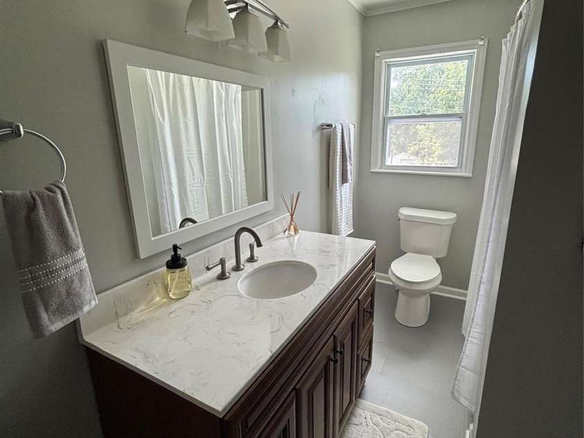 305 Forestway Drive, Mount Holly, NC 28120.  MLS# CAR4378844, YatesRealty ID 22874. Bathroom