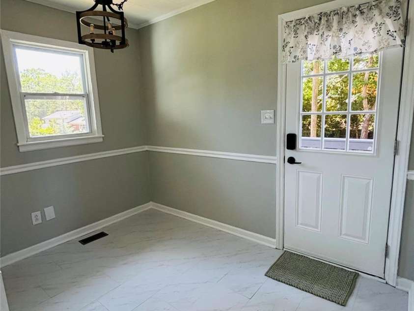 305 Forestway Drive, Mount Holly, NC 28120.  MLS# CAR4378844, YatesRealty ID 22874. Dining room