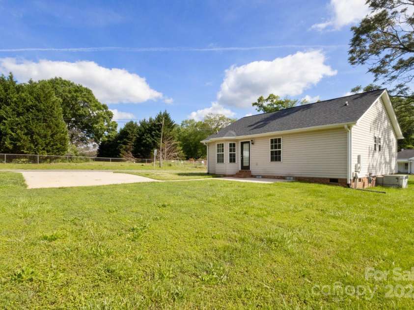 318 Huffman Road, Gastonia, NC 28056.  MLS# CAR4250230, YatesRealty ID 22875. Back Yard