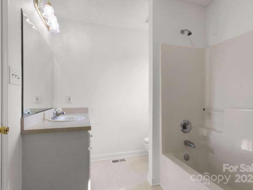 318 Huffman Road, Gastonia, NC 28056.  MLS# CAR4250230, YatesRealty ID 22875. Primary Bathroom