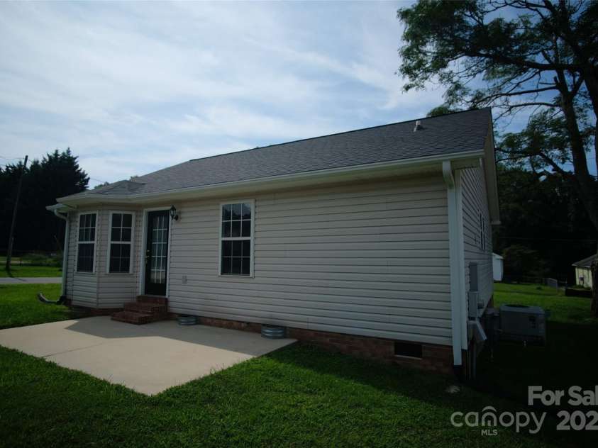 318 Huffman Road, Gastonia, NC 28056.  MLS# CAR4297104, YatesRealty ID 22875. 