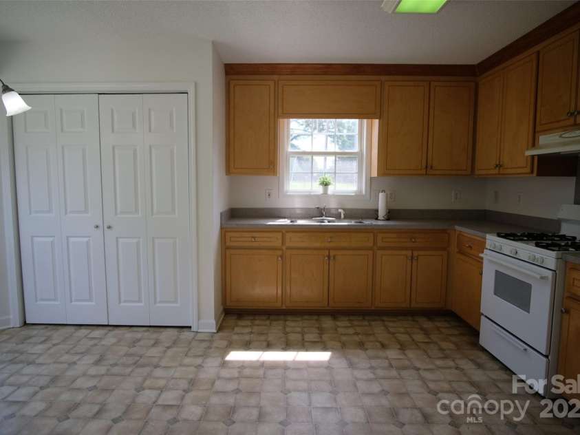 318 Huffman Road, Gastonia, NC 28056.  MLS# CAR4297104, YatesRealty ID 22875. 