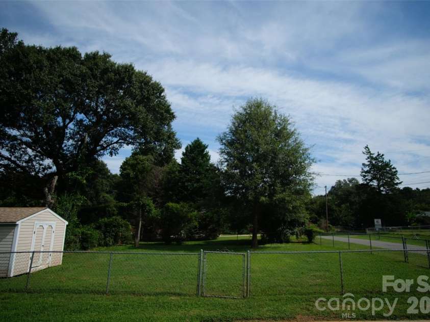 318 Huffman Road, Gastonia, NC 28056.  MLS# CAR4297104, YatesRealty ID 22875. 