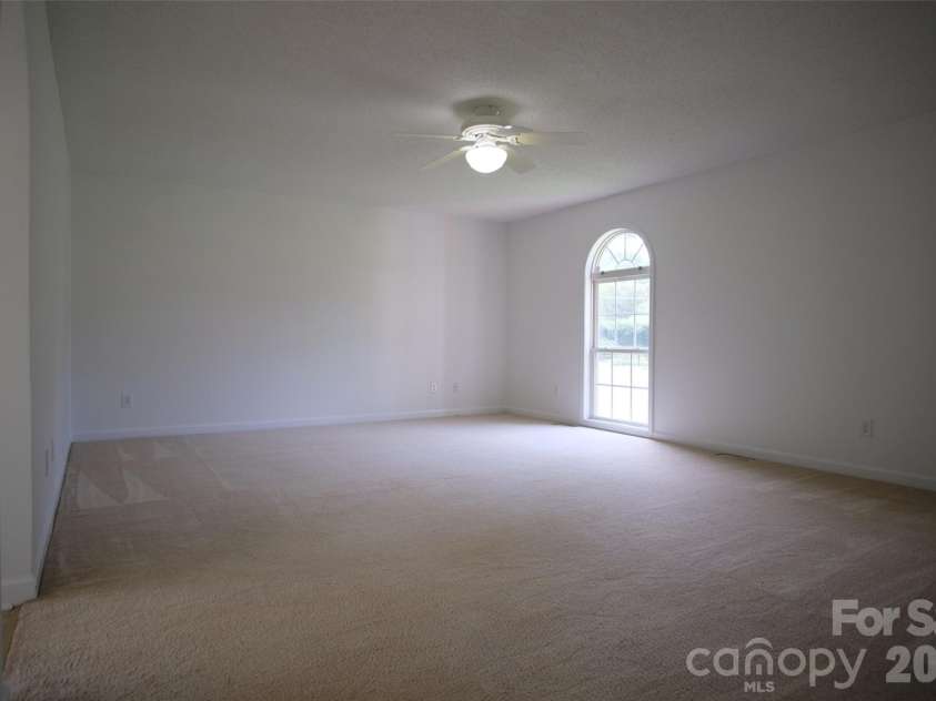 318 Huffman Road, Gastonia, NC 28056.  MLS# CAR4297104, YatesRealty ID 22875. Spacious living room with lots of natural light.