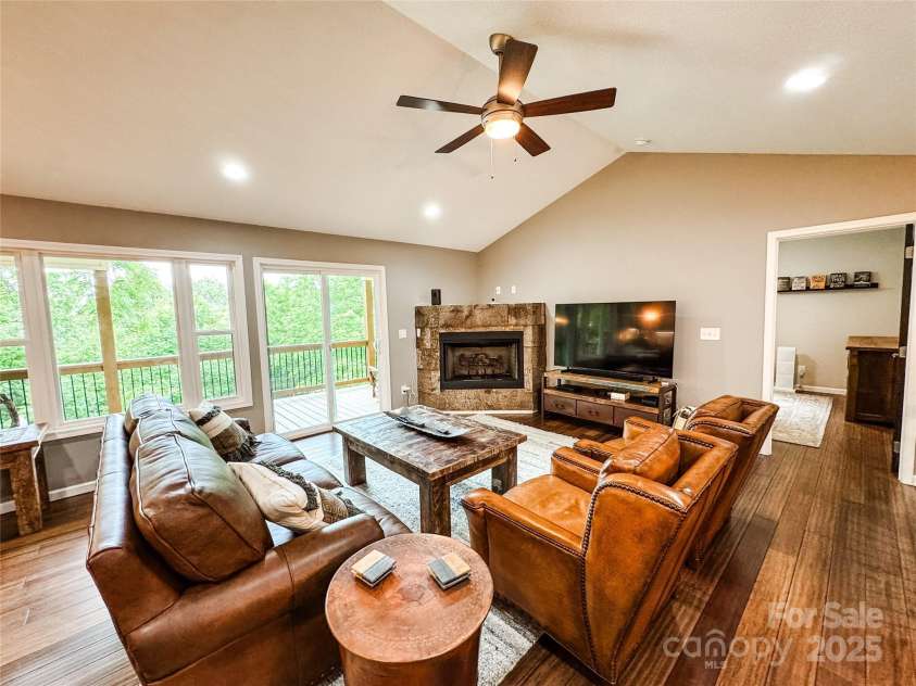 171 View Ridge Parkway, Leicester, NC 28748.  MLS# CAR4265140, YatesRealty ID 22876. 