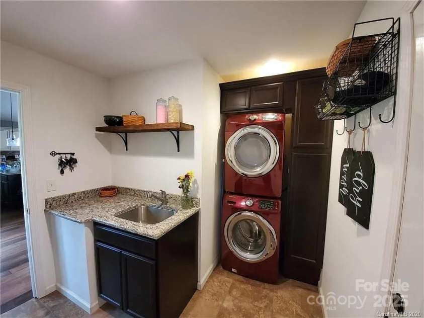 171 View Ridge Parkway, Leicester, NC 28748.  MLS# CAR4265140, YatesRealty ID 22876. 