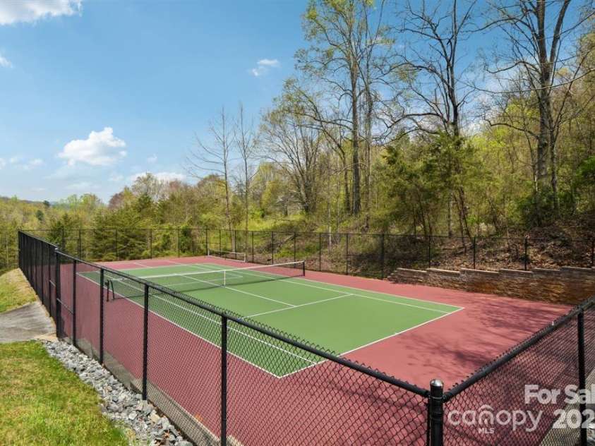 171 View Ridge Parkway, Leicester, NC 28748.  MLS# CAR4265140, YatesRealty ID 22876. 