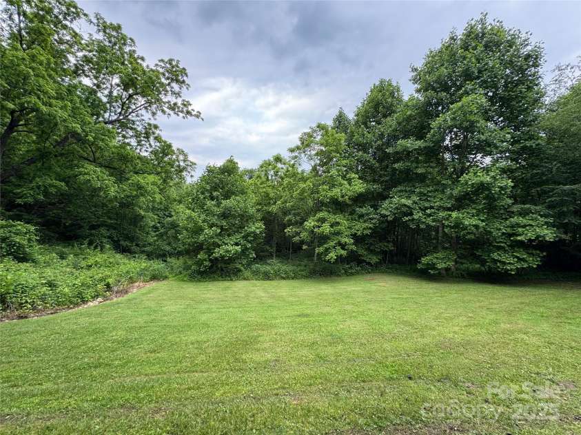 171 View Ridge Parkway, Leicester, NC 28748.  MLS# CAR4265140, YatesRealty ID 22876. 