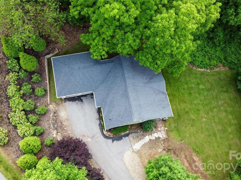 171 View Ridge Parkway, Leicester, NC 28748.  MLS# CAR4265140, YatesRealty ID 22876. 