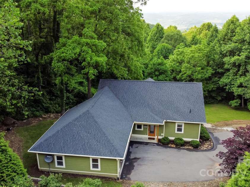 171 View Ridge Parkway, Leicester, NC 28748.  MLS# CAR4265140, YatesRealty ID 22876. 