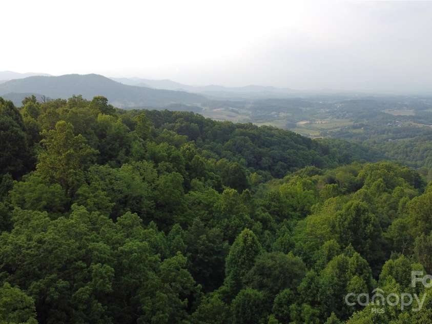 171 View Ridge Parkway, Leicester, NC 28748.  MLS# CAR4265140, YatesRealty ID 22876. 