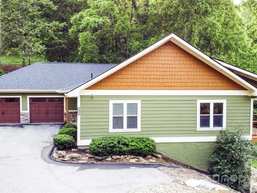 171 View Ridge Parkway, Leicester, NC 28748.  MLS# CAR4265140, YatesRealty ID 22876. 