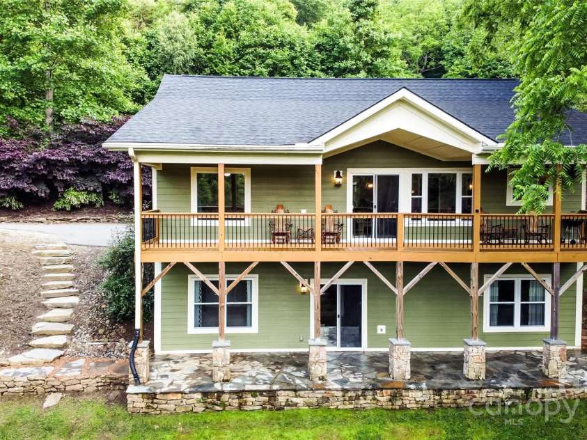 171 View Ridge Parkway, Leicester, NC 28748.  MLS# CAR4265140, YatesRealty ID 22876. 