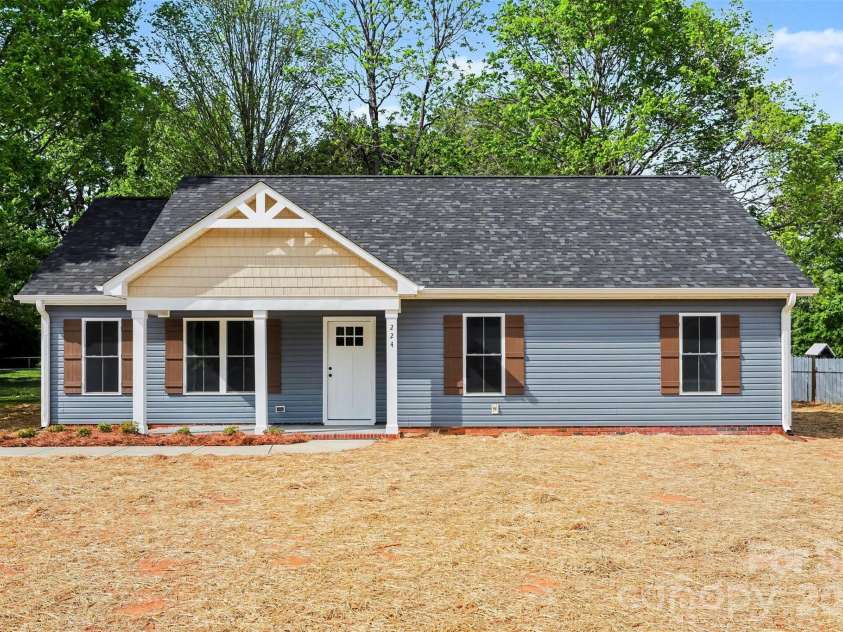 224 Ann Street, Salisbury, NC 28144.  MLS# CAR4364143, YatesRealty ID 22876. 