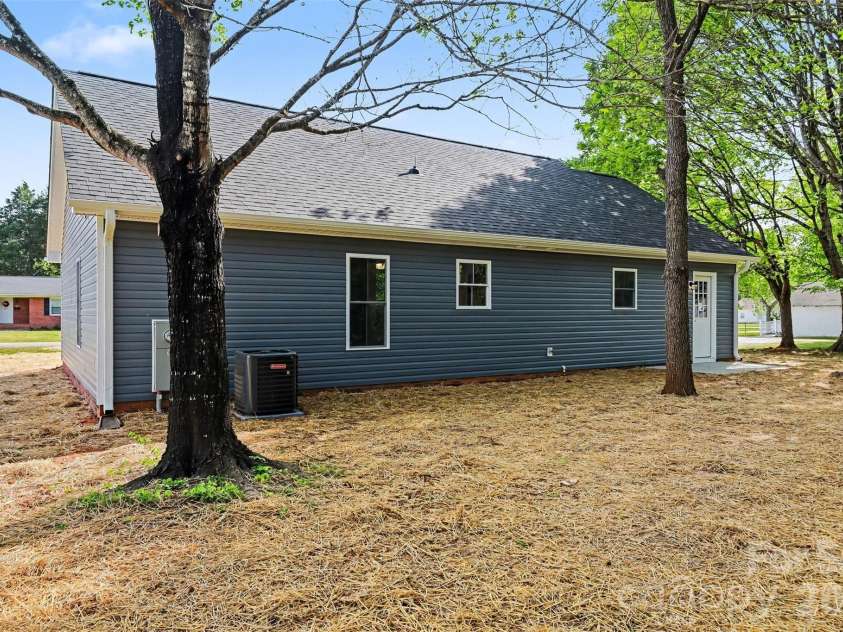 224 Ann Street, Salisbury, NC 28144.  MLS# CAR4364143, YatesRealty ID 22876. 