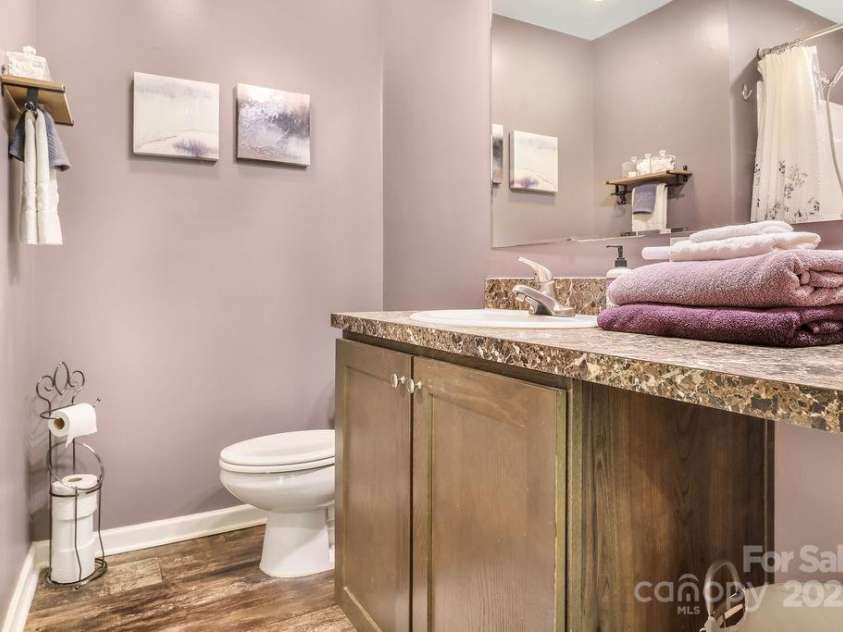 57 Fair Hollow Lane, Hendersonville, NC 28792.  MLS# CAR4268664, YatesRealty ID 22877. Primary bath