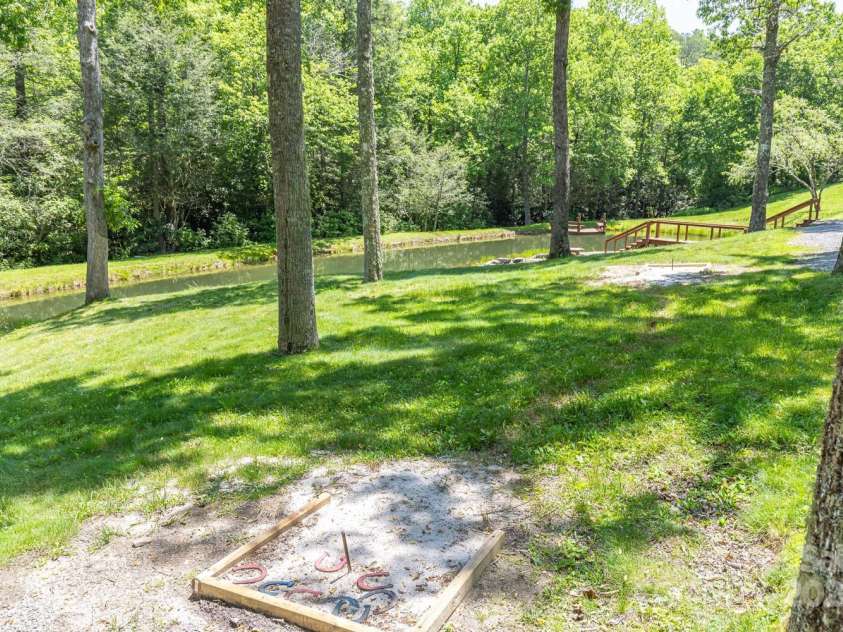 26 Upper Ridge Road, Black Mountain, NC 28711.  MLS# CAR4274378, YatesRealty ID 22879. Outdoor recreational space