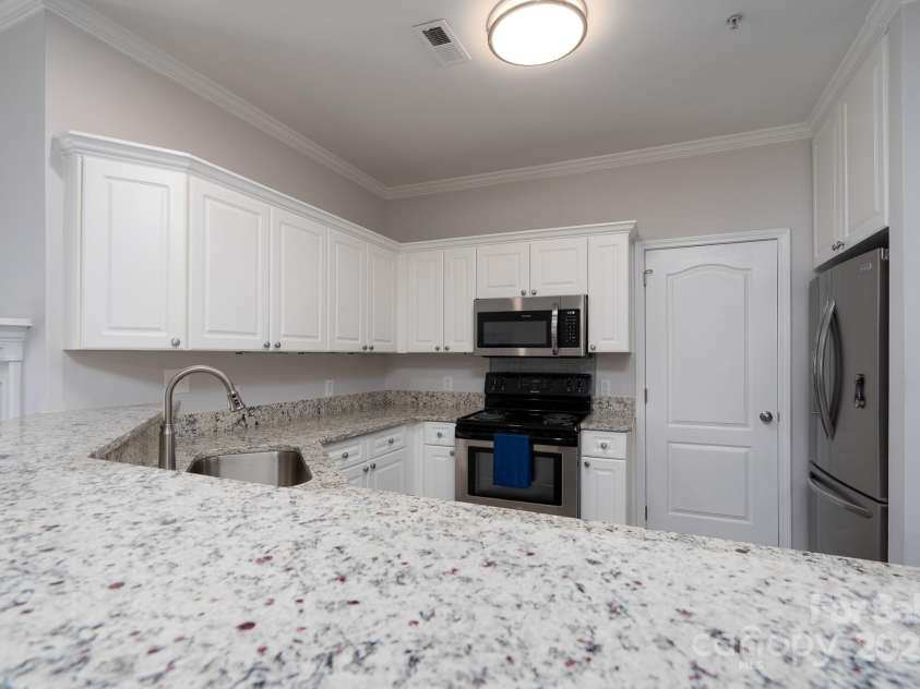 18511 Harborside Drive, Cornelius, NC 28031.  MLS# CAR4274110, YatesRealty ID 2288. 