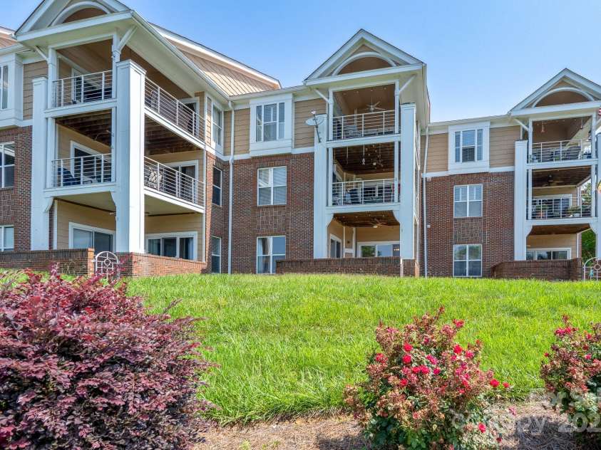 18511 Harborside Drive, Cornelius, NC 28031.  MLS# CAR4274110, YatesRealty ID 2288. 