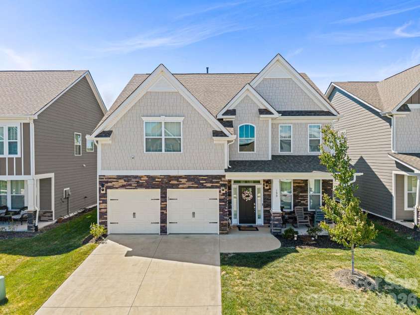 199 Fox Cove Road, Hendersonville, NC 28792.  MLS# CAR4373757, YatesRealty ID 22880. 