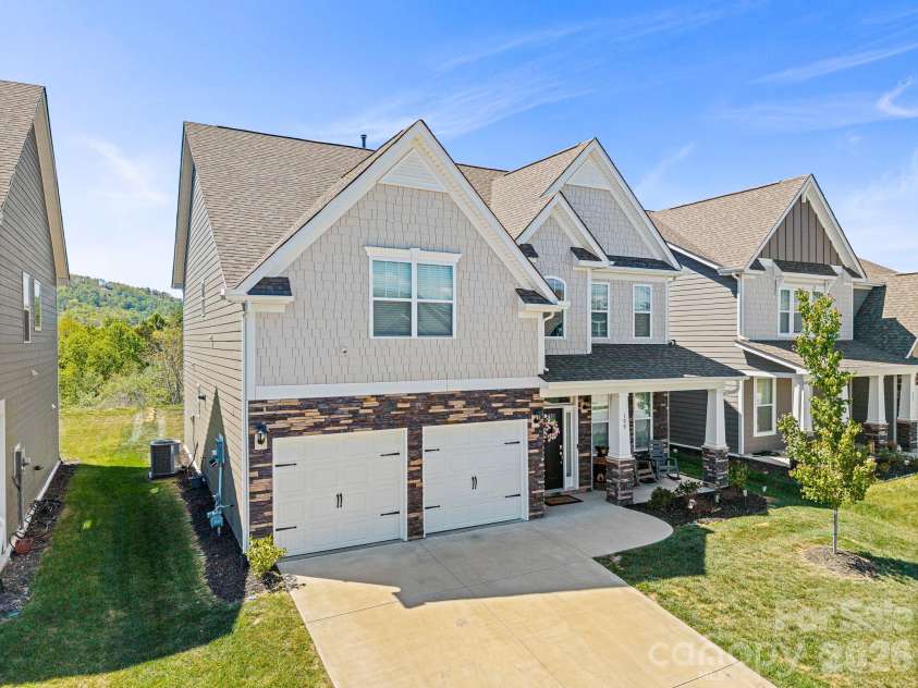 199 Fox Cove Road, Hendersonville, NC 28792.  MLS# CAR4373757, YatesRealty ID 22880. 