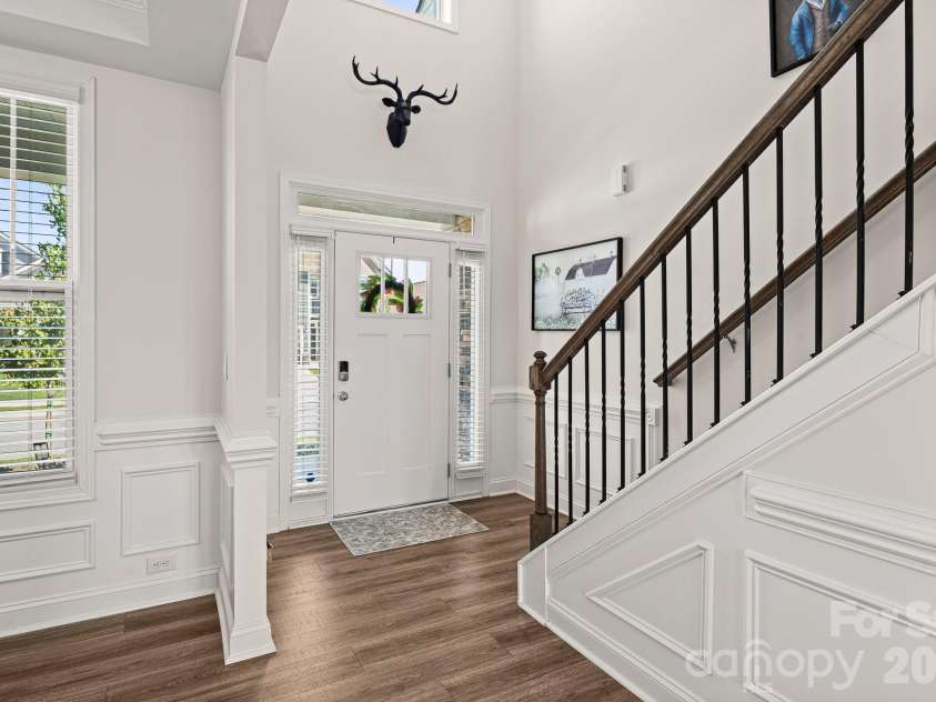 199 Fox Cove Road, Hendersonville, NC 28792.  MLS# CAR4373757, YatesRealty ID 22880. Foyer