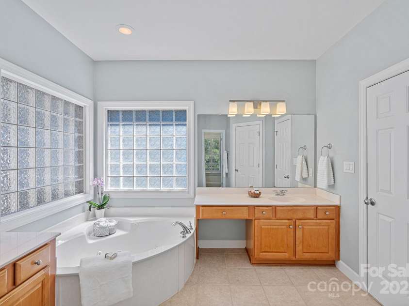 9427 Gilpatrick Lane, Huntersville, NC 28078.  MLS# CAR4274750, YatesRealty ID 22880. 