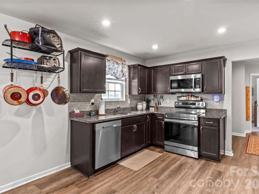 104 Sandtrap Drive, Statesville, NC 28677.  MLS# CAR4377839, YatesRealty ID 22881. 
