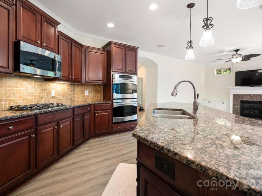 10502 Old Ardrey Kell Road, Charlotte, NC 28277.  MLS# CAR4258786, YatesRealty ID 22881. 