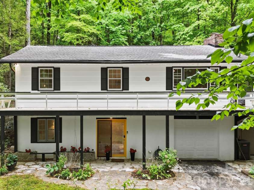 440 Beverly Road, Black Mountain, NC 28711.  MLS# CAR4377012, YatesRealty ID 22882. 