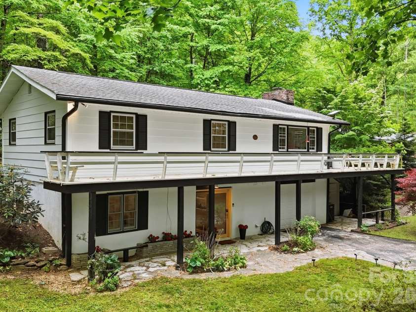 440 Beverly Road, Black Mountain, NC 28711.  MLS# CAR4377012, YatesRealty ID 22882. 