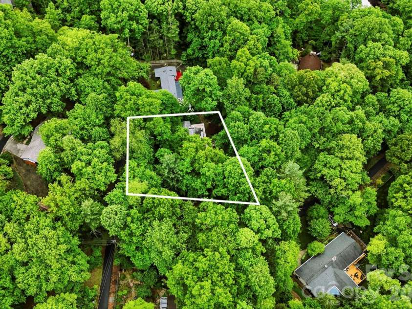 440 Beverly Road, Black Mountain, NC 28711.  MLS# CAR4377012, YatesRealty ID 22882. 
