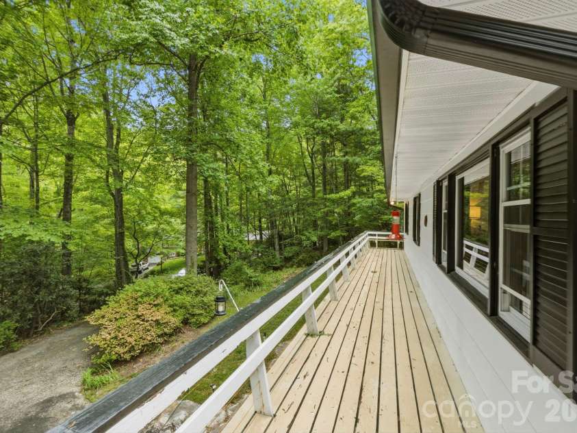 440 Beverly Road, Black Mountain, NC 28711.  MLS# CAR4377012, YatesRealty ID 22882. 