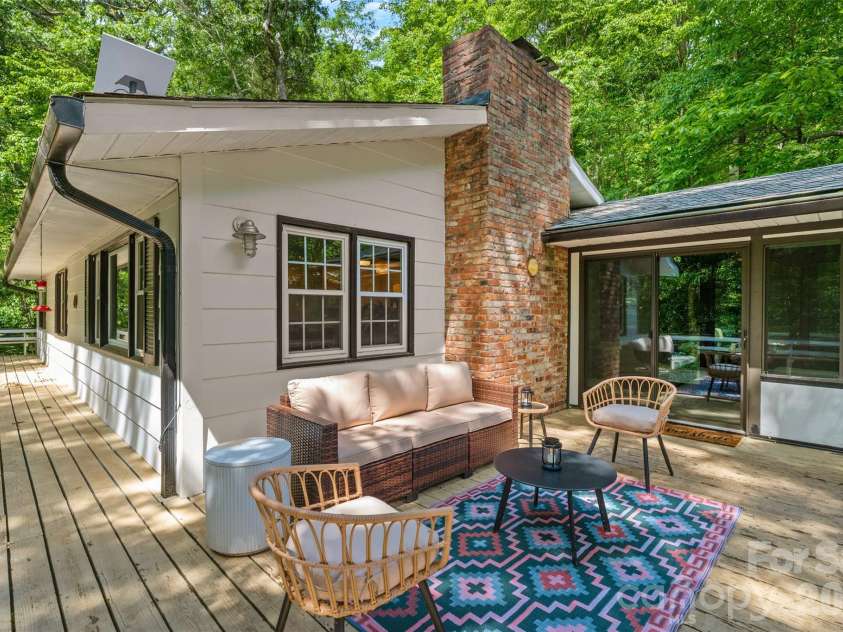 440 Beverly Road, Black Mountain, NC 28711.  MLS# CAR4377012, YatesRealty ID 22882. 