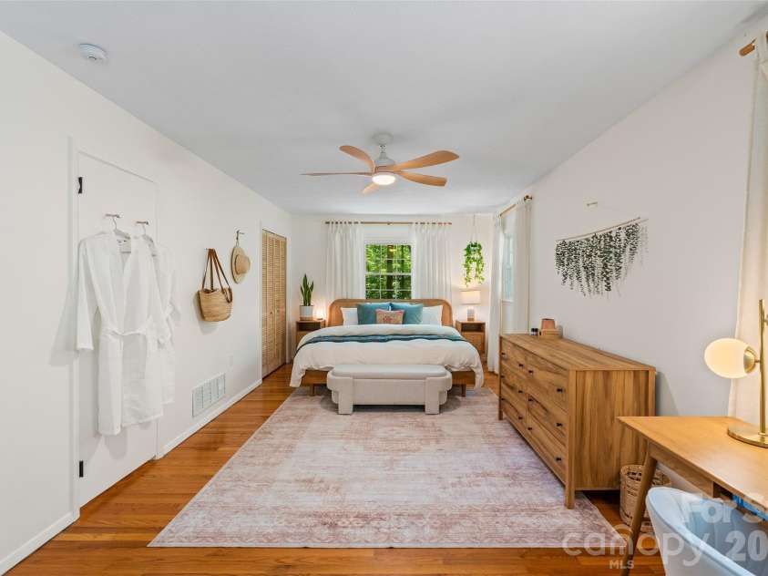 440 Beverly Road, Black Mountain, NC 28711.  MLS# CAR4377012, YatesRealty ID 22882. 