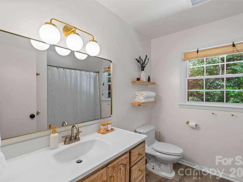 440 Beverly Road, Black Mountain, NC 28711.  MLS# CAR4377012, YatesRealty ID 22882. 