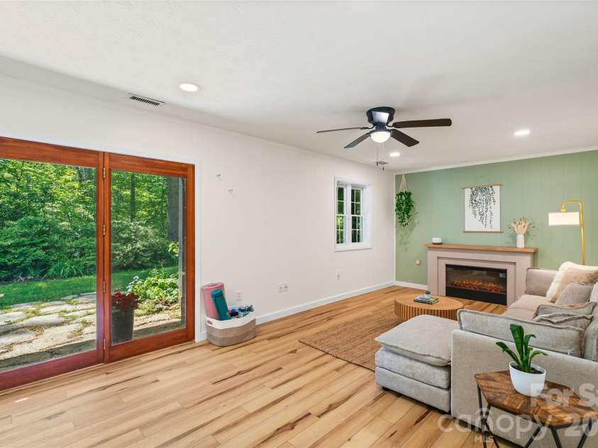 440 Beverly Road, Black Mountain, NC 28711.  MLS# CAR4377012, YatesRealty ID 22882. 