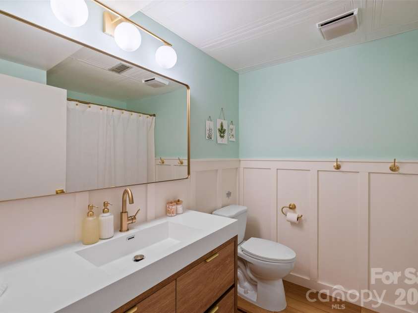 440 Beverly Road, Black Mountain, NC 28711.  MLS# CAR4377012, YatesRealty ID 22882. 