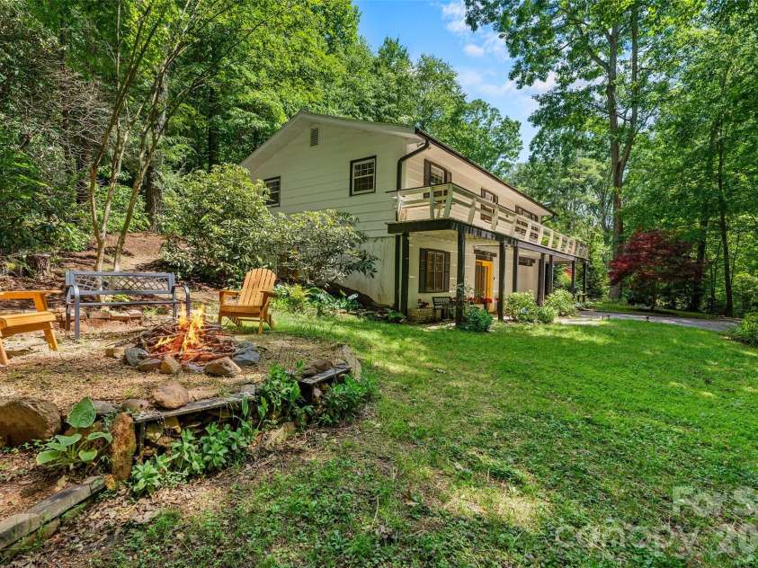 440 Beverly Road, Black Mountain, NC 28711.  MLS# CAR4377012, YatesRealty ID 22882. 