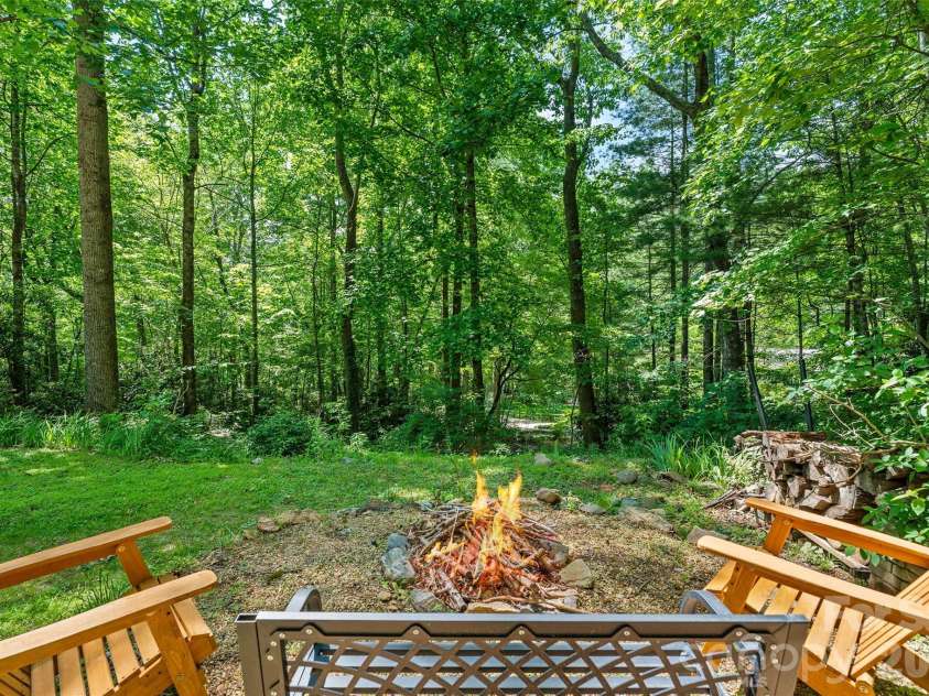 440 Beverly Road, Black Mountain, NC 28711.  MLS# CAR4377012, YatesRealty ID 22882. 