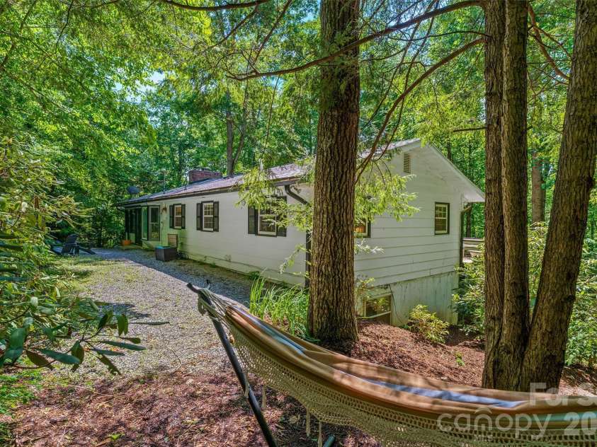 440 Beverly Road, Black Mountain, NC 28711.  MLS# CAR4377012, YatesRealty ID 22882. 