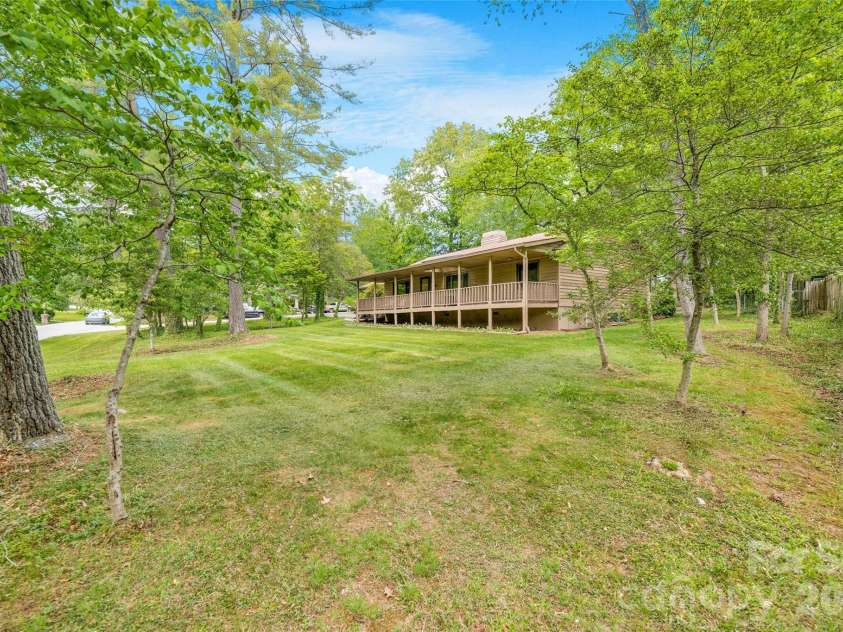 135 Scarlet Drive, Fletcher, NC 28732.  MLS# CAR4373929, YatesRealty ID 22883. 