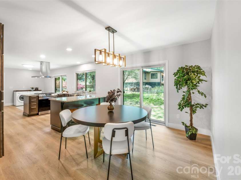 135 Scarlet Drive, Fletcher, NC 28732.  MLS# CAR4373929, YatesRealty ID 22883. Dining area w/ sliding doors to backyard. 