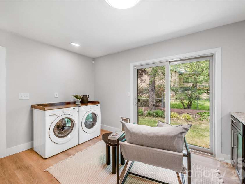 135 Scarlet Drive, Fletcher, NC 28732.  MLS# CAR4373929, YatesRealty ID 22883. Laundry off the kitchen with space for a sitting area. 