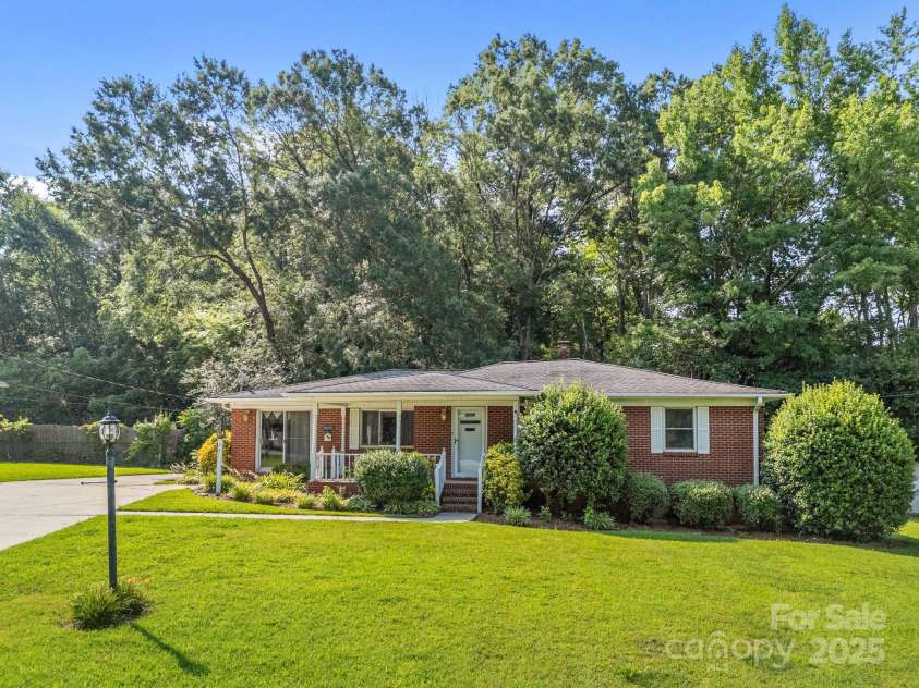 331 Elwood Street, Kannapolis, NC 28081.  MLS# CAR4275364, YatesRealty ID 22884. 
