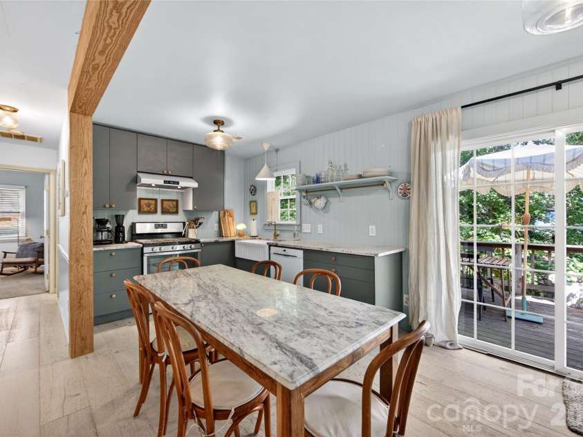 8713 Golf Ridge Drive, Charlotte, NC 28277.  MLS# CAR4380482, YatesRealty ID 22884. Dining Area