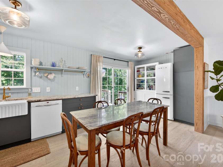 8713 Golf Ridge Drive, Charlotte, NC 28277.  MLS# CAR4380482, YatesRealty ID 22884. Dining Area