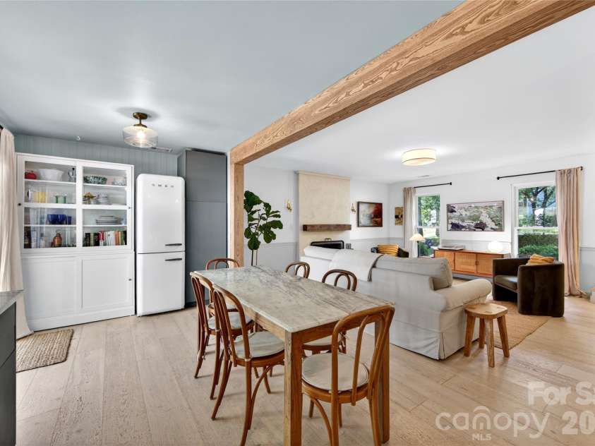 8713 Golf Ridge Drive, Charlotte, NC 28277.  MLS# CAR4380482, YatesRealty ID 22884. Dining Area